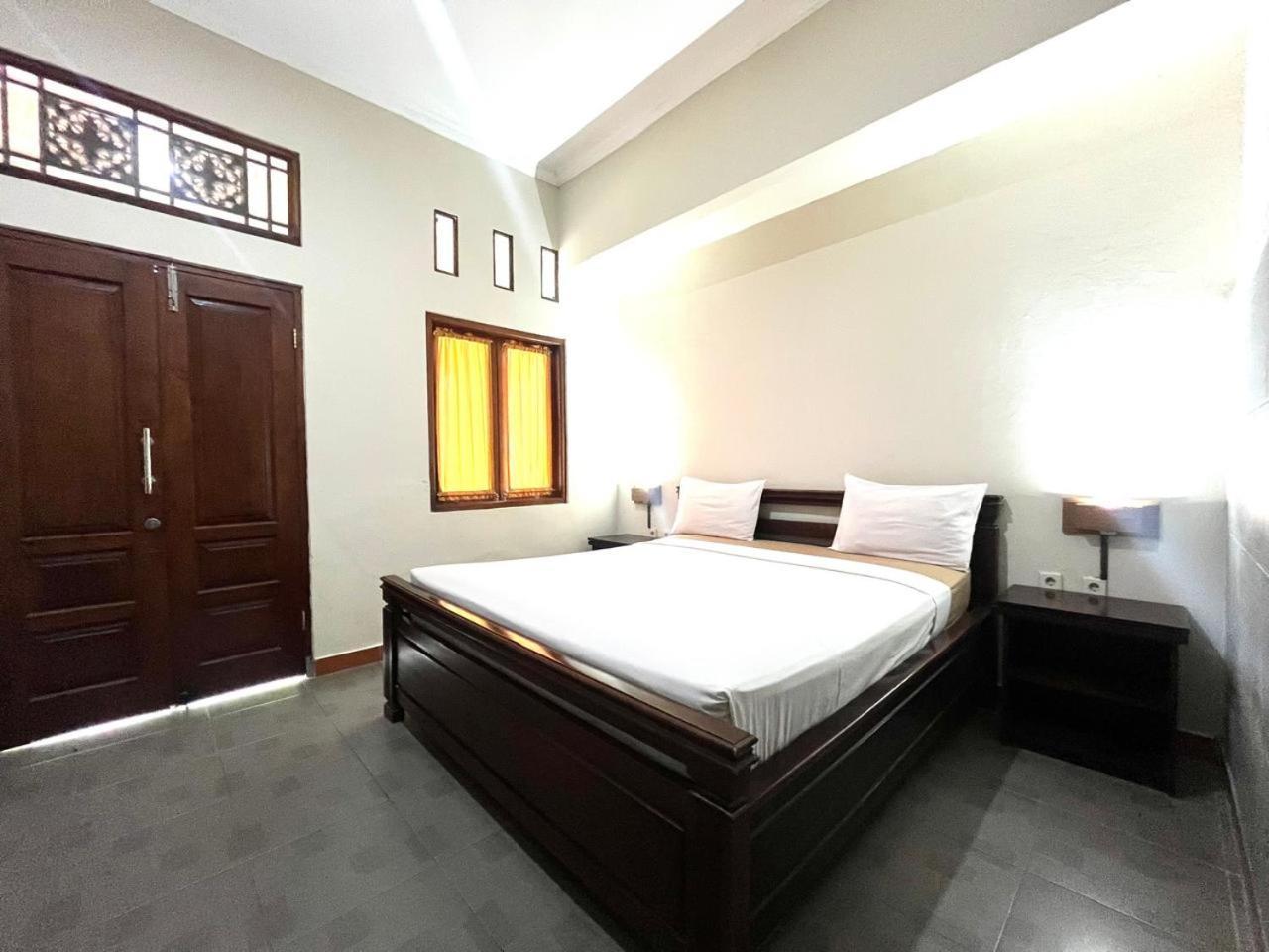 Prabhu Suites Lovina  Ruang foto